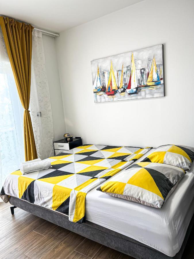 San-Studio Apartment Dugi Rat Exterior foto