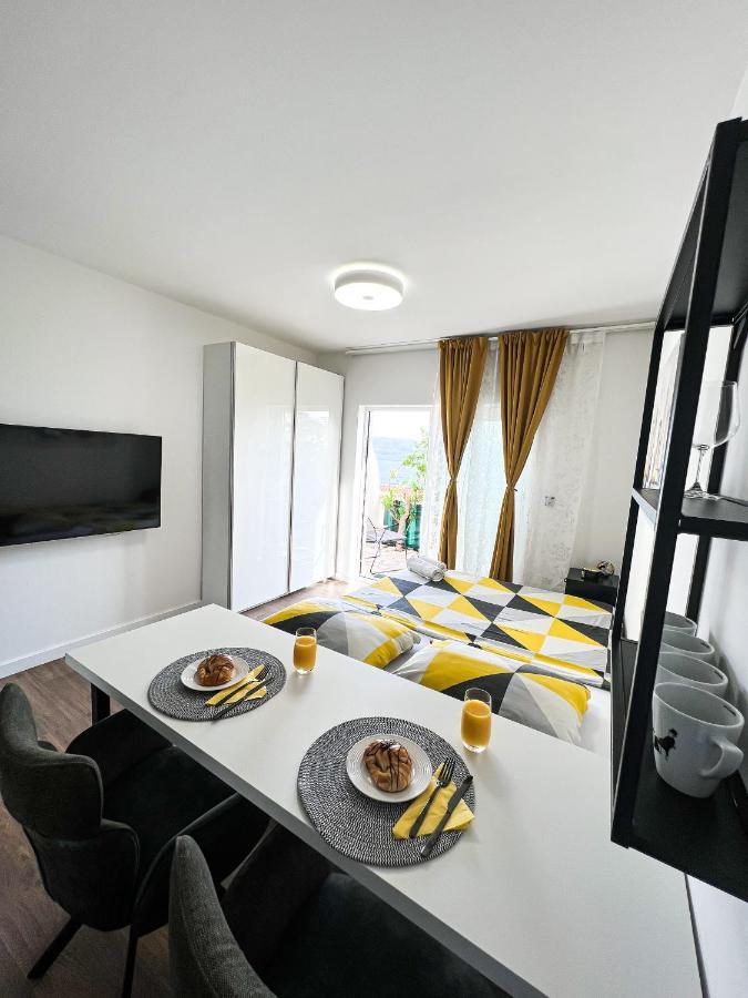 San-Studio Apartment Dugi Rat Exterior foto